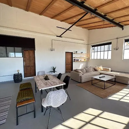 The Black House - Modern With Garden,1500m From Vakantiehuis *