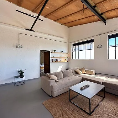 The Black House - Modern With Garden,1500m From 펜션 우마그