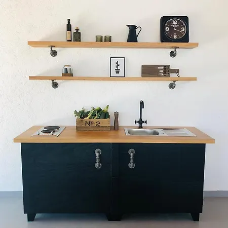 The Black House - Modern With Garden,1500m From 펜션