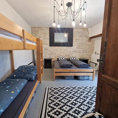 The Black House - Modern With Garden,1500m From Vakantiehuis