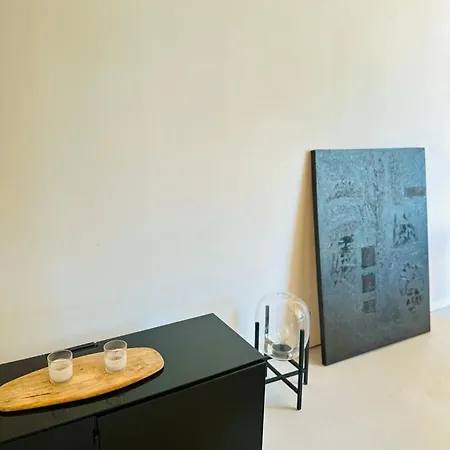 The Black House - Modern With Garden,1500m From 펜션