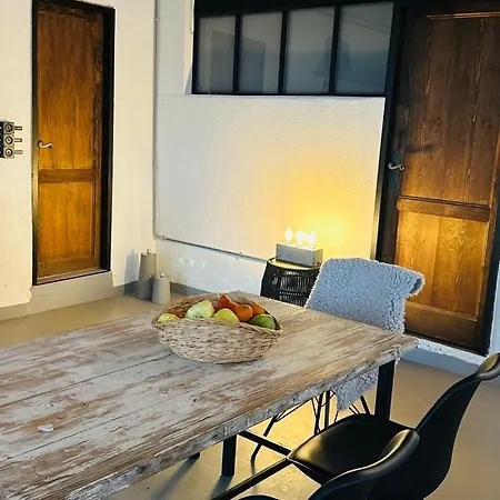 The Black House - Modern With Garden,1500m From 우마그