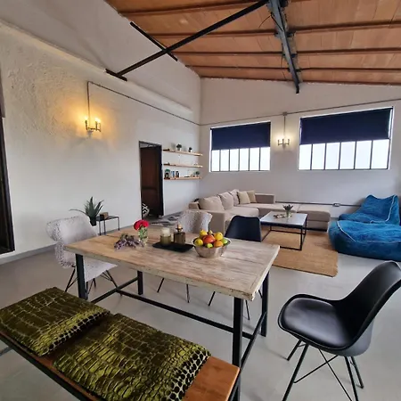 The Black House - Modern With Garden,1500m From * 우마그