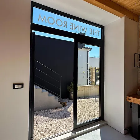 The Black House - Modern With Garden,1500m From