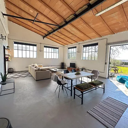 펜션 The Black House - Modern With Garden,1500m From