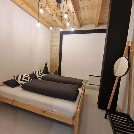 The Black House - Modern With Garden,1500m From Vakantiehuis *