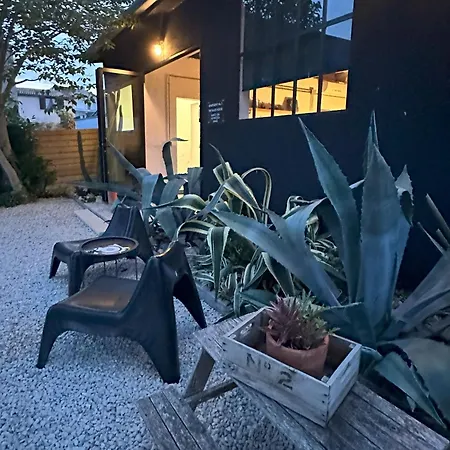 펜션 The Black House - Modern With Garden,1500m From *