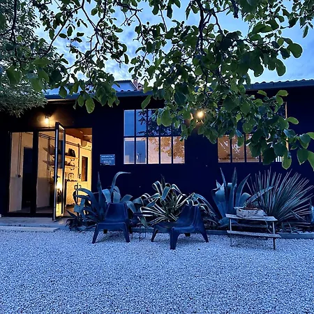 The Black House - Modern With Garden,1500m From 펜션 *