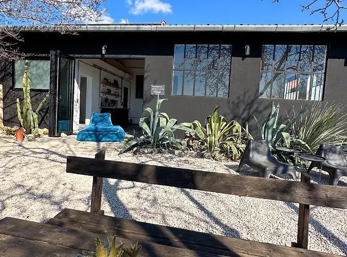 The Black House - Modern With Garden,1500m From