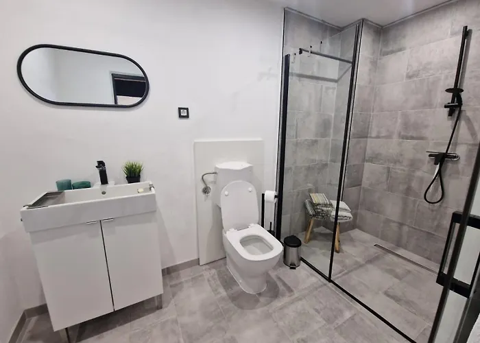The Black House - Modern With Garden,1500m From Umag