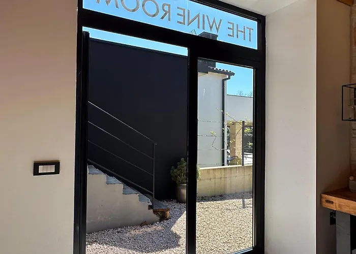 The Black House - Modern With Garden,1500m From