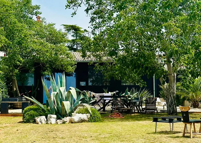 Holiday home The Black House - Modern With Garden,1500m From