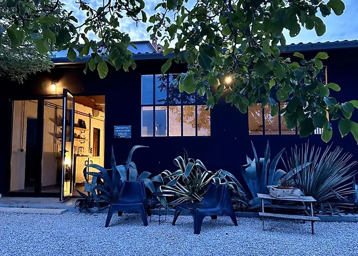The Black House - Modern With Garden,1500m From Holiday home *
